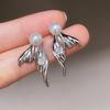 Pendientes de perlas naturales de agua dulce estilo coreano para mujer, de dos piezas, con aguja de plata S925 y circonitas de alta calidad, con forma de cola de pez, estilo lujoso y ligero.