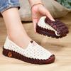 Zapatos de mamá de suela blanda primavera y verano 2022 nuevas sandalias zapatos casuales de mujer cuero pies no cansados tendón de res planos zapatos de mujer