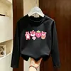 Camiseta feminina super fofa de manga comprida, novo modelo outono 2026, peça de sobrepor para meninas, adequada para crianças mais velhas, algodão puro, gola redonda, camada base