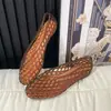 Zapatos de malla cerrados para mujer transfronterizos, sandalias planas de gelatina de cristal, zapatos casuales slip-on cómodos huecos, antideslizantes y versátiles