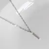 Collar colgante único con agujero perforado para mujer, diseño de nicho INS, estilo vintage, cadena para la clavícula, superventas de Xiaohongshu, cobre con incrustaciones de circonita