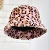 Estampado de leopardo liso calentador de cuello para exteriores y sombrero de pescador transmisión en vivo de comercio exterior transfronterizo conjunto de dos piezas de invierno a prueba de frío y cálido europeo y americano
