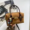 Nuevo modelo de principios de otoño 2026, único y elegante, de alto atractivo estético, bolso cruzado moderno y a la moda para el trabajo y los desplazamientos, bolso de mano de moda