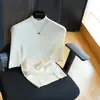 Tricô 100% lã fina lavável à máquina para mulheres, gola alta média, mangas médias, corte slim, peça base valorizadora para o outono H081306