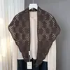Bufanda de lana tejida con patrón de monedas tridimensional y triángulos calados para mujer con bordes ondulados, chal de hombro casual vintage, alta calidad