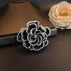 Brincos Broche Camélia Diamante Pétala Simulação Tridimensional Multicamadas Esmalte Preto Retrô Joias Femininas Conjunto Atacado
