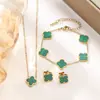 Moda Madreperla Trébol de Cuatro Hojas Acero de Titanio Oro de 18K Conjunto de Pulsera Collar Pendientes Joyería para Mujer Fábrica Venta al por Mayor en Stock
