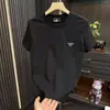 Camiseta de Manga Curta com Logo Clássico de Triângulo Invertido no Peito Top Básico Estilo Casal Versátil Simples Roupa Casual Masculina