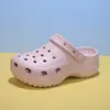 Zapatos con Agujeros de Nube para Mujer Verano Exterior Nuevas Sandalias de Punta Cerrada Casual Versátiles Artículo Popular de Celebridad de Internet Sandalias de Playa