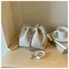 Bolso Cubo de Gamuza Estilo Relajado 2026 para Mujer, Bolso de Hombro con Cadena, Bolso Cruzado de Nicho