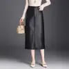 Saia elegante de couro PU para mulheres, nova coleção outono 2026, moderna, de cintura alta, comprimento médio, corte reto, elegante e versátil, com silhueta ajustada
