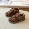 Zapatos Casuales de Moda para Niñas 2026 Primavera y Otoño Nuevos Zapatillas para Niños Suela Suave Transpirables Retro Estampado de Leopardo Versátiles