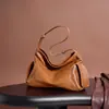 Bolsa de Axila de Couro de Bezerro Tingido Vegetal com Cristal de Camada Superior da Família Qiu Grande Capacidade Moderna Versátil Bolsa de Ombro Único Transversal