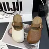 Chinelos Fechados Tecidos Estilo Coreano para Mulheres 2026 Novo Modelo Solado Plataforma Slip-On Antiderrapante Versátil Moderno Chinelos Fechados para Uso Externo