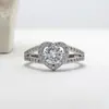 Anillo de Corazón de Lujo Ligero de Moda para Mujer Estilo Europeo y Americano Anillo de Corazón de Zirconia para Boda Joyería de Comercio Exterior Anillo de Boda con Diamantes Completos