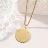 Collar de acero de titanio de alta calidad de venta caliente transfronteriza, collar con colgante redondo de acero inoxidable chapado en oro grabado a doble cara para mujer