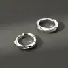 Brincos Pequenos Simples Retrô para Mulheres Estilo Cool Ins Brincos Assimétricos de Curva Estilo Argola Círculo