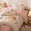 Conjunto de Quatro Peças de Cama de Veludo Leiteiro 2024 Novo Inverno Forrado com Fleece Lençóis de Cama Conjunto de Três Peças Roupa de Cama Veludo Coral