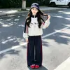 Conjunto Deportivo de Otoño para Niñas 2026 Nueva Moda Elegante Sudadera Rayada para Niñas Grandes Conjunto de Dos Piezas para Niños de Otoño