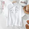 Camisa artística de algodão gaze dupla camada estilo floresta de verão para mulheres, corte solto com flores bordadas, algodão macio, mangas de três quartos