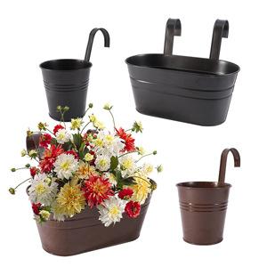 Two different size combinations of flower pots