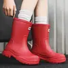 Botas de Lluvia Estilo Coreano de Moda Transfronterizas para Mujer, Suela Gruesa, Cómodas, Antideslizantes, Resistentes al Desgaste, Zapatos de Agua Versátiles para Exteriores, Zapatos de Goma Antideslizantes para Cocina para Mujer