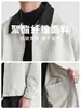 Además, la chaqueta corta de mezclilla patchwork con bloques de color en el cuello, de corte holgado, hombros caídos, casual, con cremallera para hombre, es perfecta para el otoño de 2026.