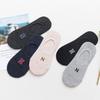 Primavera e verão nova boca rasa barco invisível meias cor sólida all-match meias masculinas silicone antiderrapante meias de algodão vendas diretas da fábrica dos homens