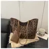 Outono e Inverno Novo Estilo Camurça de Veado 2025 Bolsa de Ombro Texturizada Grande Capacidade Feminina Moda Retrô Casual Personalizada