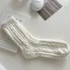 Calcetines gruesos de otoño e invierno con forro cálido de felpa para mujer, calcetines de imitación de terciopelo de visón hasta la mitad de la pantorrilla, calcetines de piso de color sólido, calcetines de dormir de colores dulces