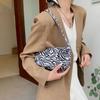 Nova Bolsa Feminina de Cor Contrastante 2025 Estilo K Bolsa Fofa Estampa Estampada Axila Ombro Único Bolsa de Axila