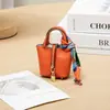 Novo Pingente de Bolsa da Moda, Chaveiro de Couro de Alta Qualidade para Carro, Bolsa Criativa Fofa para Fones de Ouvido, Acessórios para Bolsa Feminina