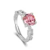 Anillo Rosa Cuadrado de Diamante de Alto Carbono Estilo Europeo y Americano Lujo Estilo Celebridad Femenina Color de Moda Tesoro Anillo de Circonita Corte Flor de Hielo