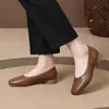 Zapatos de mujer de moda populares de corte bajo, nuevo modelo otoño 2026, cuero suave, tacón grueso, retro, cómodos, zapatos casuales sin cordones para madres