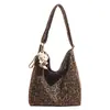 Bolsa grande popular com estampa de leopardo deste ano para mulheres, nova para o outono de 2026, bolsa de mão versátil, bolsa de ombro única para o dia a dia, bolsa tipo balde