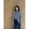 ¡Llegó! Futo recomienda este nuevo look asimétrico de dos piezas para principios de otoño, un top de punto elegante de manga larga que estiliza.