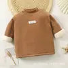 Camisa Térmica de Gola Alta para Meninos e Meninas Outono e Inverno 2026 Novo Estilo Top de Lã Infantil Roupa Infantil da Moda