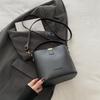 Bolso 2024 Nuevo Nicho Moderno Moda Occidental Moda Pequeño Fresco Otoño Bolso de Mano Cruzado Tipo Cubo para Mujer