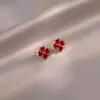 Aretes de Flor de Circonita Roja Adecuados para el Año Nuevo, Aretes Pequeños con Diseño de Nicho y Acabado de Alta Gama, Aretes de Primavera y Verano para Mujer