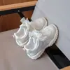 Zapatillas de entrenamiento alemanas, zapatillas deportivas para niños y niñas, nueva versión coreana de las zapatillas Forrest Gump, primavera, lazo, malla, lindas, de dibujos animados, zapatillas para niños