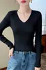 Camiseta base de otoño de manga larga, punto de lana fina simple y versátil con cuello en V, ajustada pero no apretada, adelgazante y favorecedora