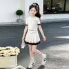 Conjunto de Ropa para Niñas 2026 Nuevo Estilo de Verano para Niñas Mayores, Elegante Conjunto de Dos Piezas con Falda Plisada de Manga Corta, Ropa de Verano Estilo Coreano para Niños