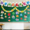 Decoraciones de Aula para Escuela Primaria y Jardín de Infancia: Decoraciones para Pizarra, Adornos Colgantes, Montaje de Ambiente de Clase para Ceremonia de Apertura, Decoraciones con Banderas para un Sentido de Ceremonia