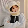 8327 otoño e invierno lindo oso sombrero cálido cara pequeña protección para las orejas sombrero de punto de lana moda coreana sombrero con cordón para mujer