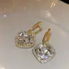 Tiktok con pendientes cuadrados de circonita de alta gama tendencia femenina pendientes versátiles pendientes de circonita superbrillantes de lujo ligero venta al por mayor