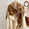 Bufanda de lana coreana estilo australiano para mujer, otoño e invierno, prenda exterior de cachemira de alta gama, bufanda triangular, calentador de cuello, chal grande de cuadros