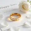 Anillo de Lujo Ligero Blanco con Nácar Incrustado de Diamantes con Diseño Único, Anillo Tricolor que No Se Desvanece, Versátil para el Uso Diario, Anillo de Pareja