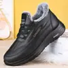 Zapatos de algodón forrados de felpa para hombre de invierno, parte superior de cuero con cordones, cálidos, felpa engrosada, antideslizantes, suela suave, zapatos de papá para mediana edad y ancianos