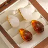 Brincos de Resina em Forma de C Moda Transfronteiriça Cor Âmbar Aço Inoxidável Eletrodepositado a Vácuo Ouro 18K Brincos Que Não Desbotam