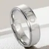 Anillo de acero inoxidable MOM Regalos de vacaciones europeos y americanos anillo de acero de titanio para parejas no se decolora joyería estilo Ins joyería al por mayor
